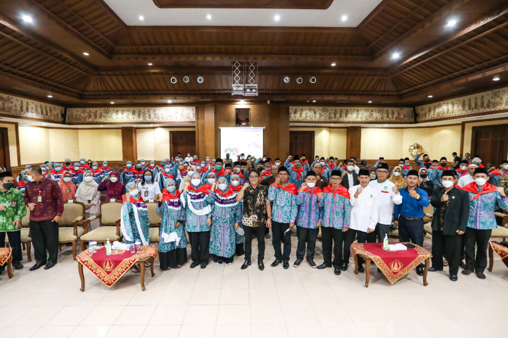 Bupati Giri Prasta Lepas 77 Jemaah Calon Haji Kabupaten Badung, Doakan Bisa Kembali Dengan Selamat Dapat Predikat Haji Mabrur